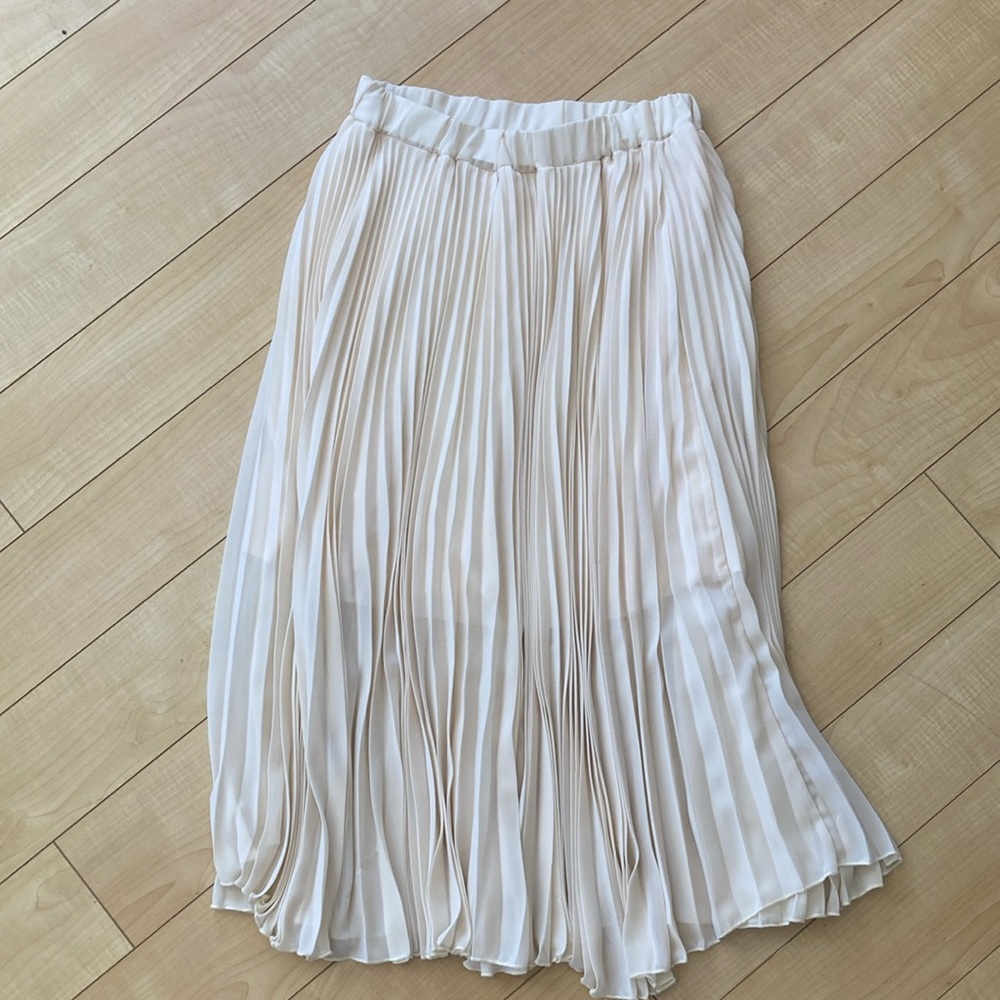 Chic Cream Pleated Midi Skirt